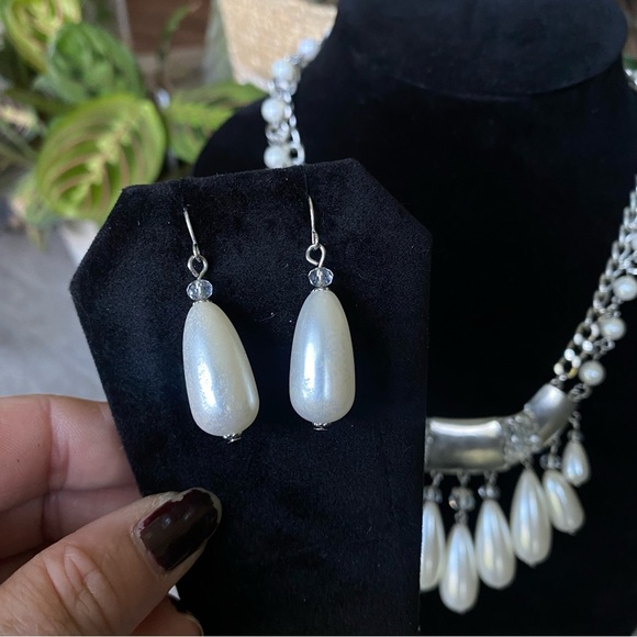 Silver Tone Cascading Faux Pearls Statement Necklace & Earring Set - Picture 4 of 6